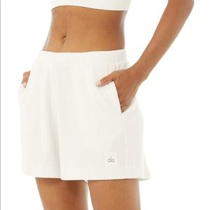 Alo yoga muse shorts